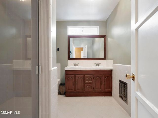 1524 W Riverside Drive, Burbank, CA 91506