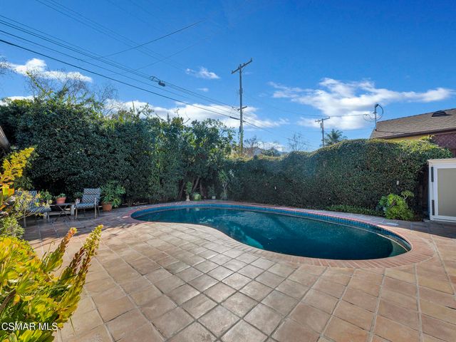 1524 W Riverside Drive, Burbank, CA 91506