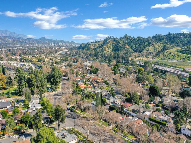 1524 W Riverside Drive, Burbank, CA 91506