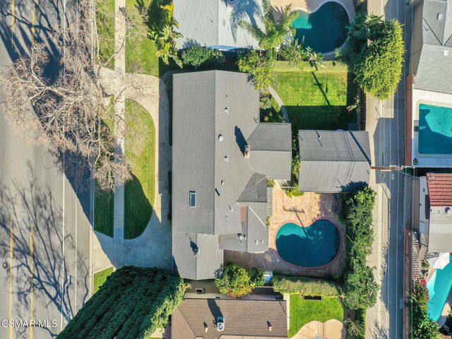 1524 W Riverside Drive, Burbank, CA 91506