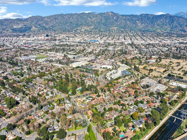 1524 W Riverside Drive, Burbank, CA 91506