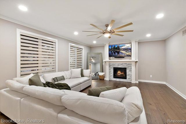 54085 Deadwood Lane, Shelby Twp, MI 48316