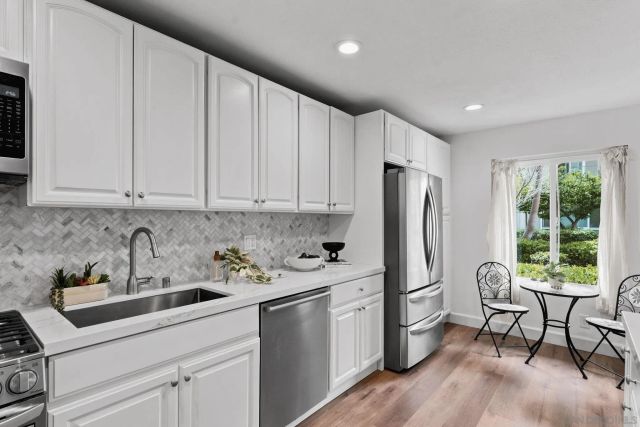 13754 Mango Dr 103, Del Mar, CA 92014