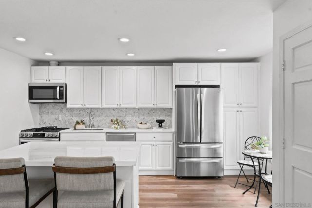 13754 Mango Dr 103, Del Mar, CA 92014