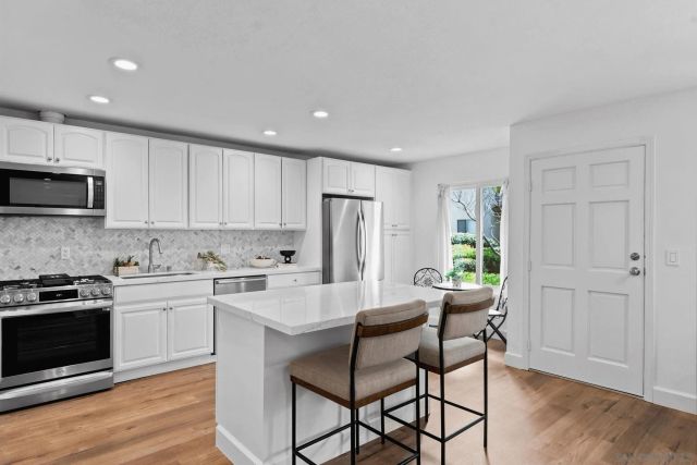 13754 Mango Dr 103, Del Mar, CA 92014