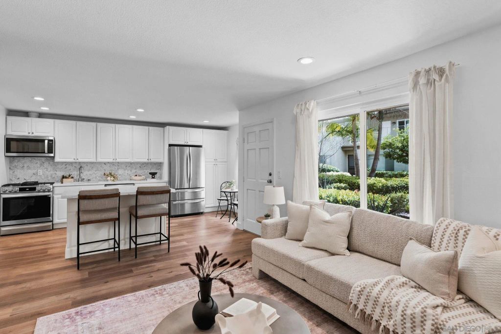 13754 Mango Dr 103, Del Mar, CA 92014