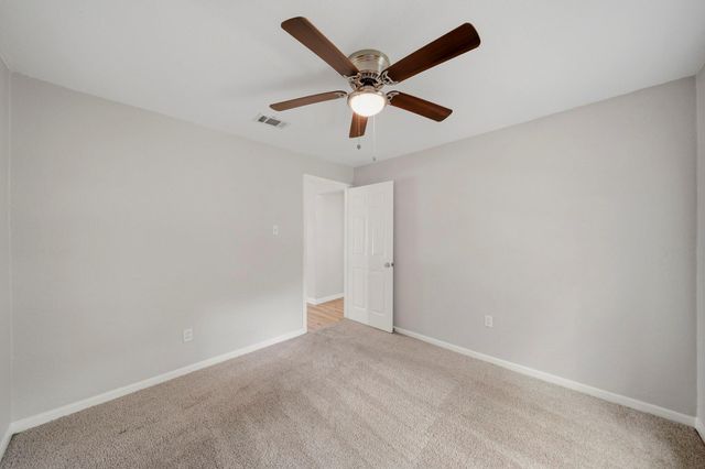 915 S Shanks Street, Clute, TX 77531