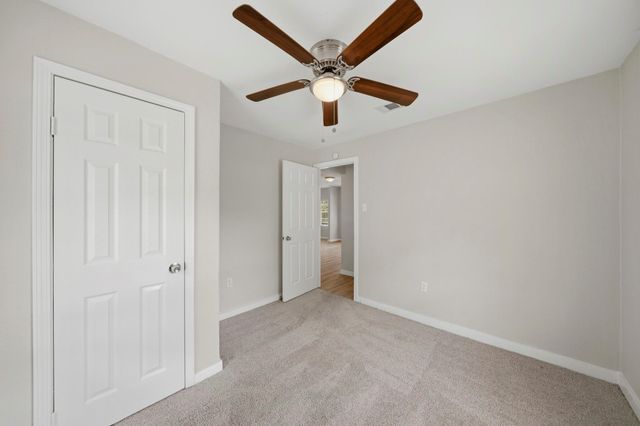 915 S Shanks Street, Clute, TX 77531