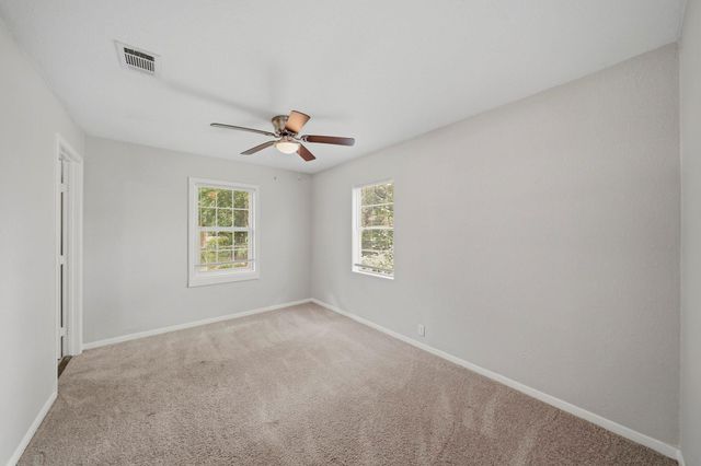 915 S Shanks Street, Clute, TX 77531