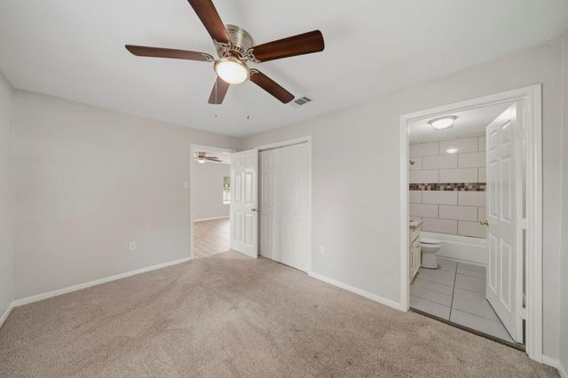 915 S Shanks Street, Clute, TX 77531