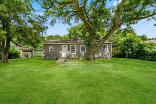 915 S Shanks Street, Clute, TX 77531