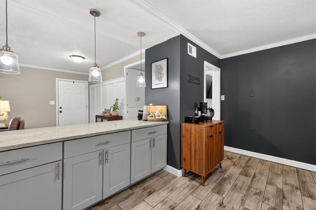 7106 Nall Avenue, Prairie Village, KS 66208