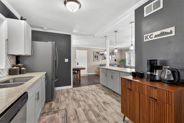 7106 Nall Avenue, Prairie Village, KS 66208