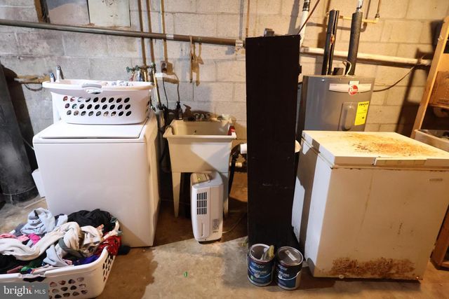 8 N HOLLANDER RD, Gordonville, PA 17529