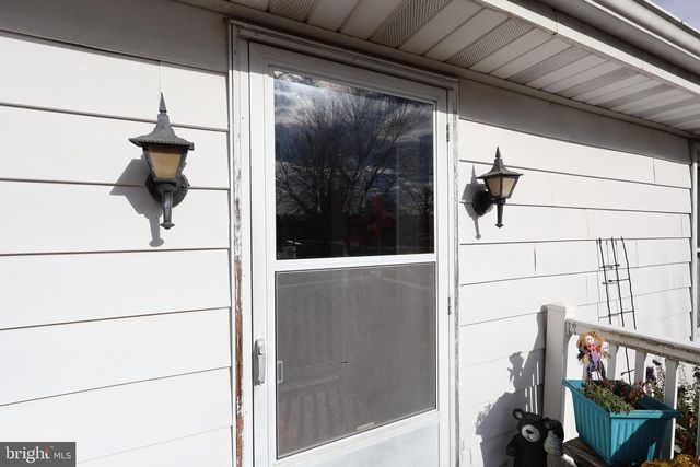 8 N HOLLANDER RD, Gordonville, PA 17529