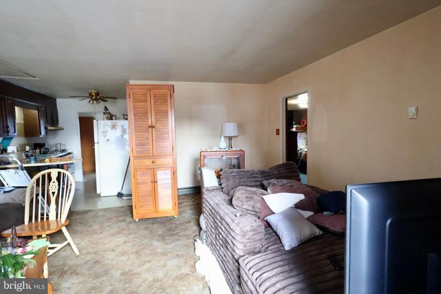 8 N HOLLANDER RD, Gordonville, PA 17529