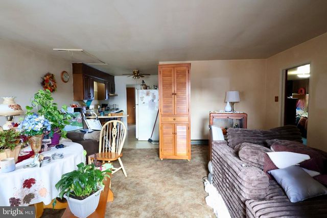 8 N HOLLANDER RD, Gordonville, PA 17529