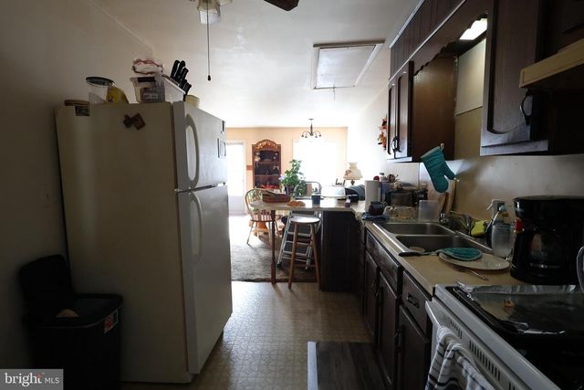 8 N HOLLANDER RD, Gordonville, PA 17529