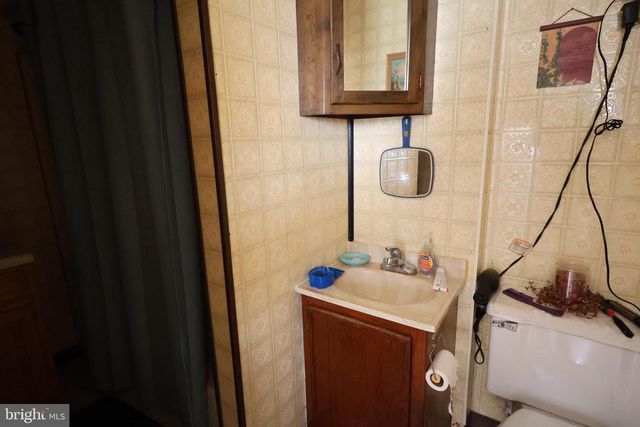 8 N HOLLANDER RD, Gordonville, PA 17529