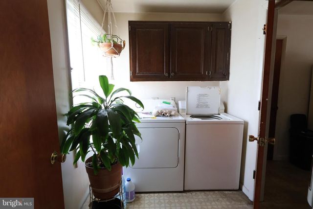 8 N HOLLANDER RD, Gordonville, PA 17529