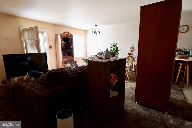 8 N HOLLANDER RD, Gordonville, PA 17529