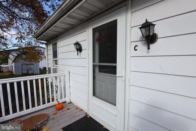 8 N HOLLANDER RD, Gordonville, PA 17529