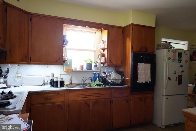 8 N HOLLANDER RD, Gordonville, PA 17529