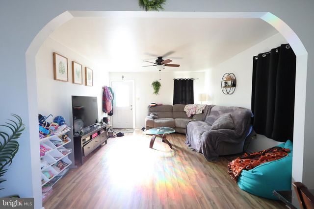 8 N HOLLANDER RD, Gordonville, PA 17529