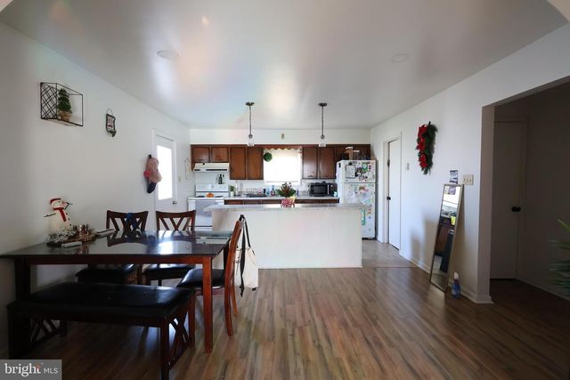 8 N HOLLANDER RD, Gordonville, PA 17529