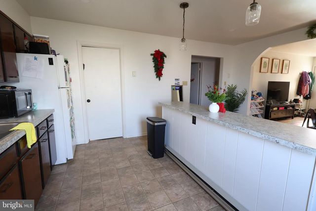 8 N HOLLANDER RD, Gordonville, PA 17529