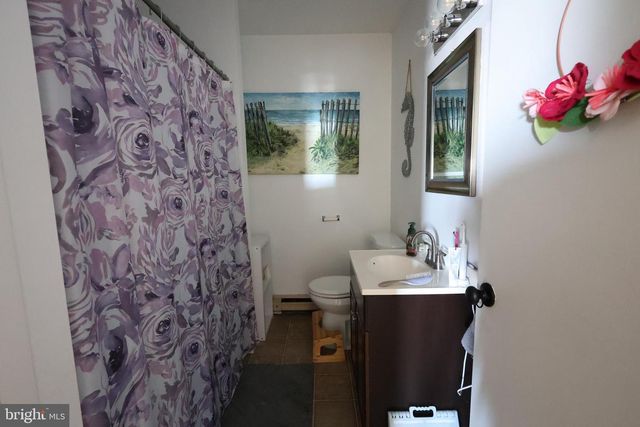 8 N HOLLANDER RD, Gordonville, PA 17529