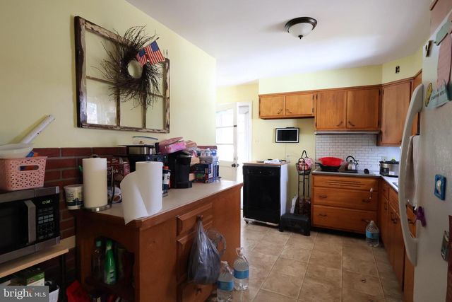 8 N HOLLANDER RD, Gordonville, PA 17529