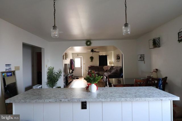 8 N HOLLANDER RD, Gordonville, PA 17529