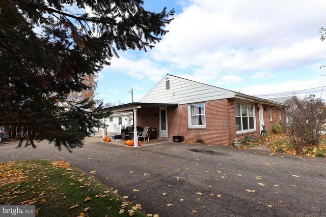 8 N HOLLANDER RD, Gordonville, PA 17529