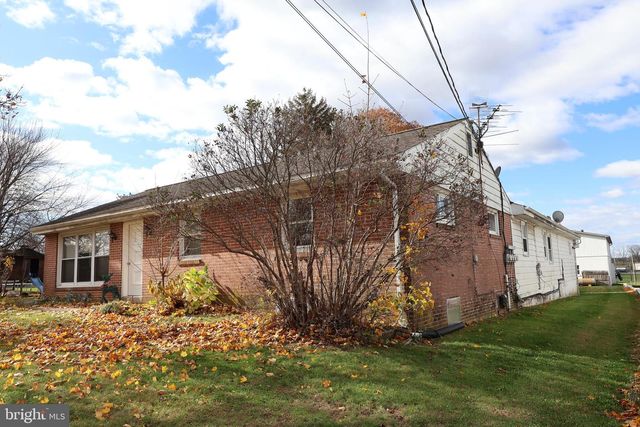 8 N HOLLANDER RD, Gordonville, PA 17529