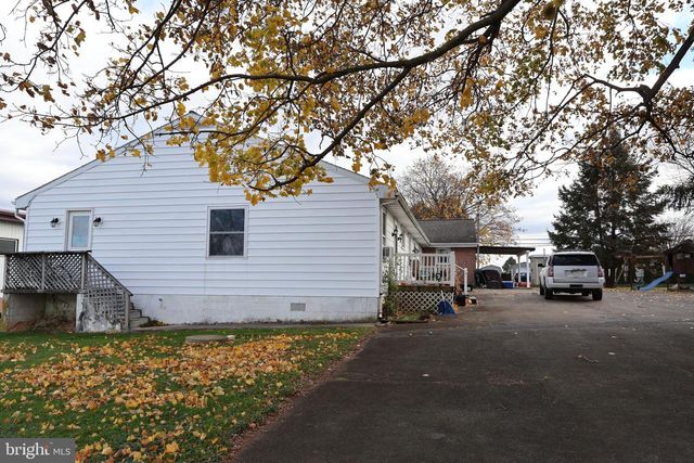 8 N HOLLANDER RD, Gordonville, PA 17529