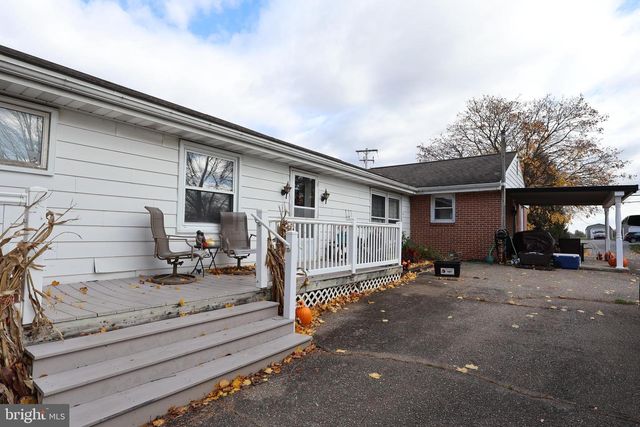 8 N HOLLANDER RD, Gordonville, PA 17529