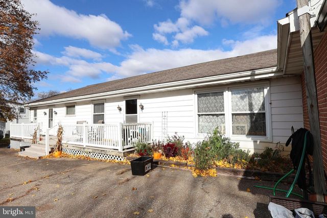 8 N HOLLANDER RD, Gordonville, PA 17529