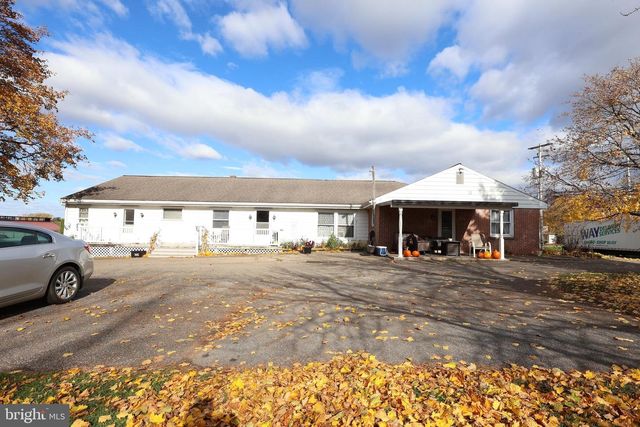 8 N HOLLANDER RD, Gordonville, PA 17529