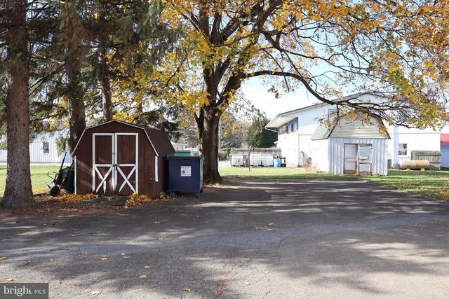 8 N HOLLANDER RD, Gordonville, PA 17529