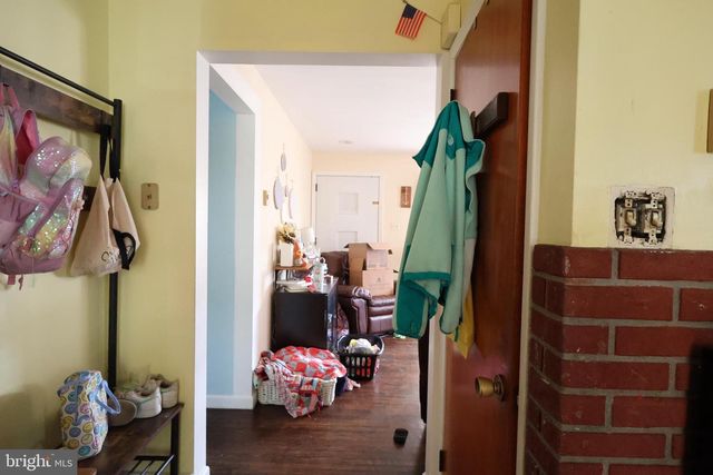 8 N HOLLANDER RD, Gordonville, PA 17529