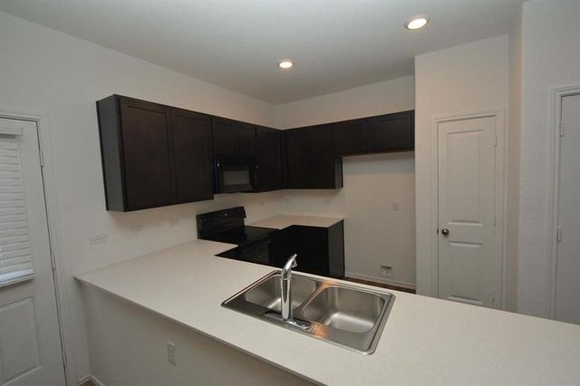 1106 Minnow LN, Bastrop, TX 78602