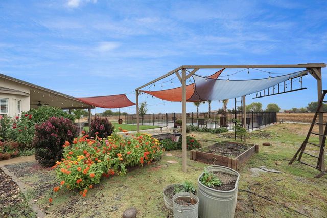 25988 N Sowles Rd, Acampo, CA 95220