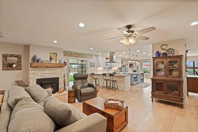 25988 N Sowles Rd, Acampo, CA 95220