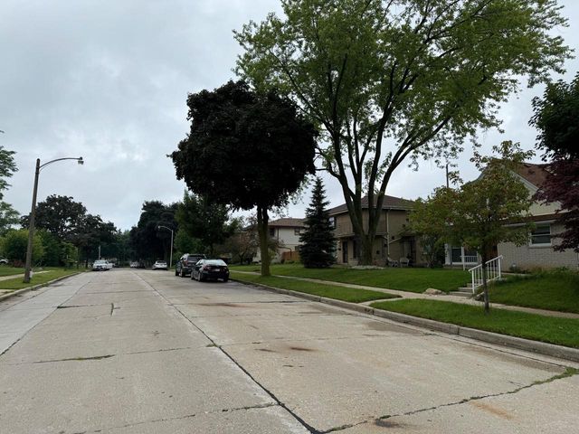 7722 W POTOMAC AVENUE, Milwaukee, WI 53222
