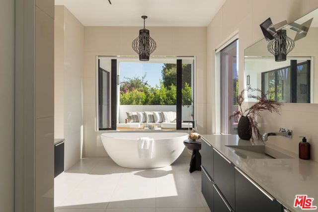 1609 N Stanley Avenue, Los Angeles, CA 90046