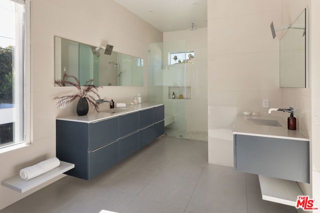 1609 N Stanley Avenue, Los Angeles, CA 90046