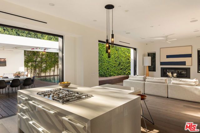 1609 N Stanley Avenue, Los Angeles, CA 90046