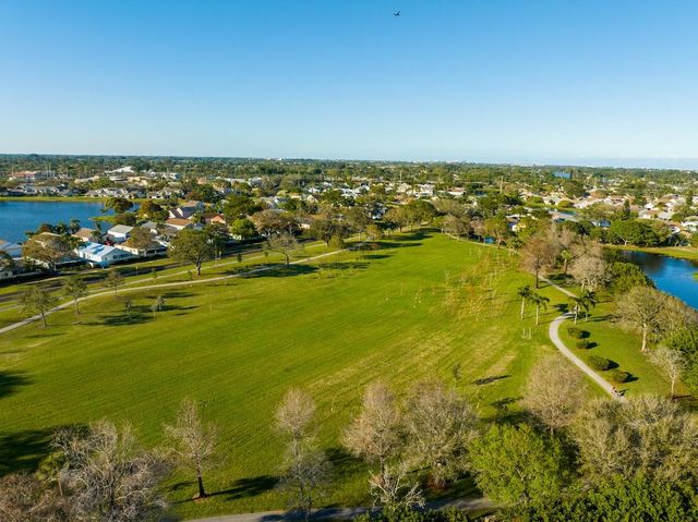 22 Walcott Drive, Boynton Beach, FL 33426