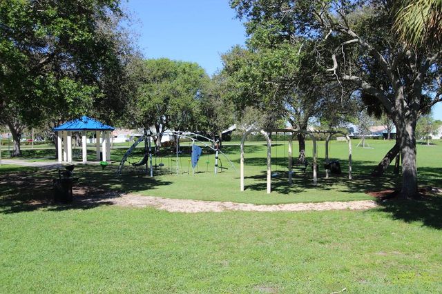 22 Walcott Drive, Boynton Beach, FL 33426